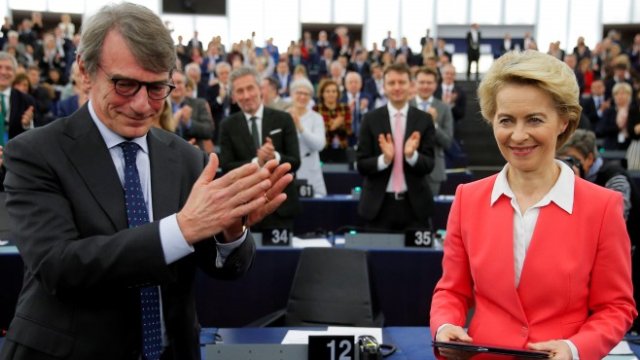 <p>
	Председателят на ЕП Давид Сасоли и Урсула фон дер Лайен.<em> Снимка: Ройтерс</em></p>
