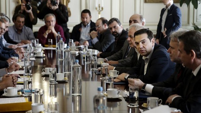 <p>
	Срещата между представителите на фермерите и премиера Алексис Ципрас в Министерския съвет продължи почти 5 часа. Снимка: <em>Ройтерс</em></p>

