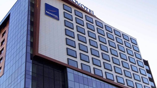 <p>
	В мрежата на&nbsp;Orbis в България вече има два хотела в София, единият от които е Novotel Sofia (на снимката). <em>Снимка:&nbsp;novotel.com</em></p>
