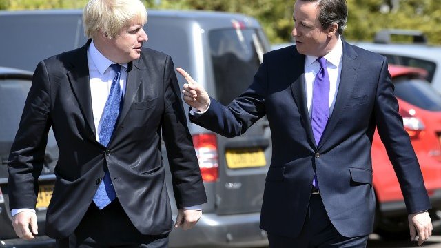 <p style="text-align: justify;">
	Борис Джонсън и Дейвид Камерън. <em>Снимка: архив, Ройтерс</em></p>
