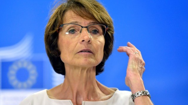 <p style="text-align: justify;">
	Еврокомисарят по заетостта и социалните въпроси Мариан Тисен. <em>Снимка: архив, Ройтерс.</em></p>
