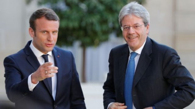 <p>
	Президентът на Франция Еманюел Макрон (вляво) и премиерът на Италия Паоло Джентилони (вдясно).<em> Снимка: Ройтерс</em></p>
