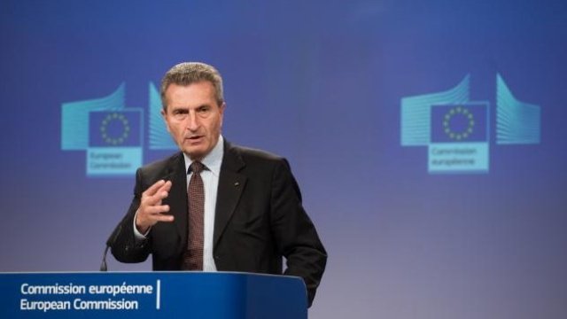 <p>
	<em>Гюнтер Йотингер. Снимка: Архив Ройтерс</em></p>
