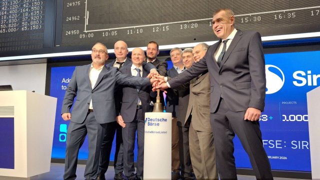 Ръководството на "Сирма Груп Холдинг" АД по време на церемонията по биенето на звънеца на Франкфуртската фондова борса. Снимка: Investor.bg
