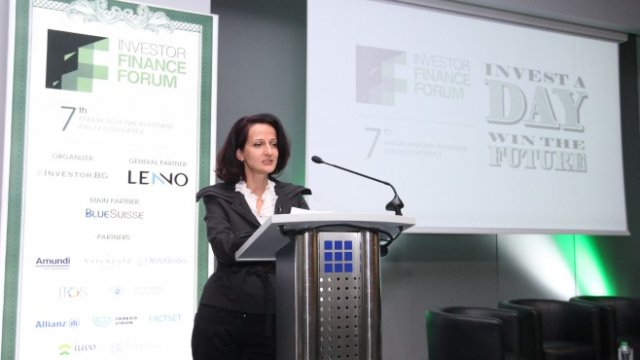 <p>
	Карина Караиванова по време на откриването на Investor Finance Forum.&nbsp;<em>Снимка: Димитър Кьосемарлиев, Investor Media Group</em></p>

