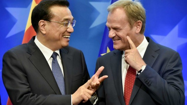 <p>
	Китайският премиер Ли Къцян и председателят на ЕС Доналд Туск<em> Снимка: Ройтерс</em></p>
