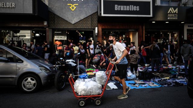 Пазар за употребявани стоки в Буенос Айрес. Снимка: /JUAN IGNACIO RONCORONI