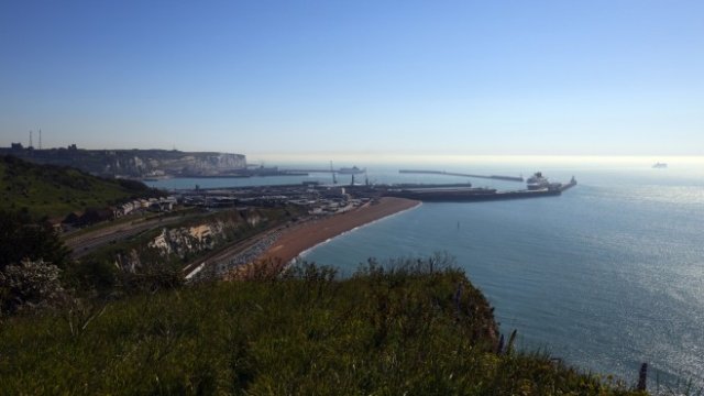 <p>
	Пристанището в Дувър. <em>Снимка: Bloomberg</em></p>
