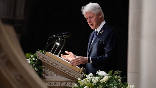 <p>
	Бил Клинтън.<em> Снимка: Bloomberg</em></p>
