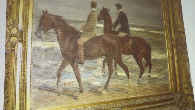 <p>
	Платното &quot;Ездачи на плажа&quot; от 1901 г. <em>Снимка: Ройтерс</em></p>
