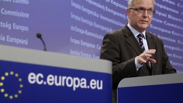 <p>
	Според икономическия&nbsp;еврокомисар&nbsp;Оли Рен санкциите ще са стимул за правителството на Унгария да реши фискалните си проблеми.<em> Снимка: Ройтерс</em></p>
