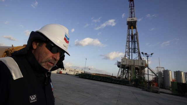 <p>
	Сонда на Chevron за добив на шистов газ в Полша. <em>Снимка: Ройтерс</em></p>
