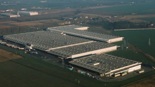 <p>
	Логистична база в Полша. <em>Снимка: Jones Lang LaSalle</em></p>
