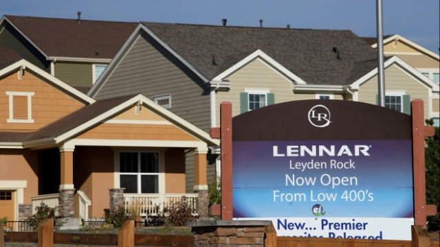 Продажбите на нови жилища в САЩ растат по-силно от прогнозите