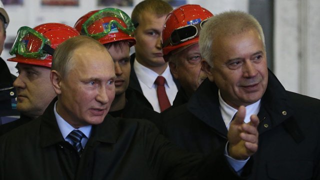 Руският президент Владимир Путин и президентът на &quot;Лукойл&quot; Вагит Алекперов (вдясно) през 2016 г. Снимка: Mikhail Svetlov/Getty Images
