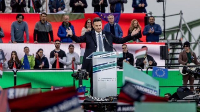 <p style="text-decoration: none">
	Петер Марки-Зай по време на събитие от кампанията на опозицията. <em>Снимка: Janos Kummer/Getty Images</em></p>
