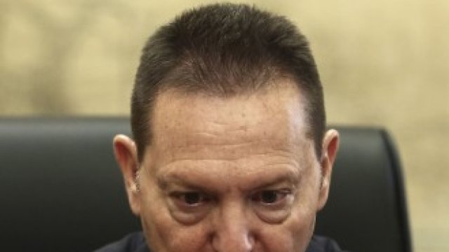 <p>
	Гуверньорът на централната банка на Гърция Янис Стурнарас. <em>Снимка: Bloomberg/Yorgos Karahalis</em></p>
