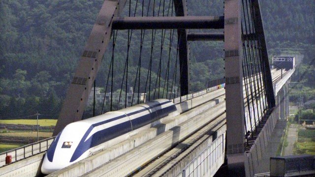 <p>
	Общата дължина на магнитната линия ще бъде 286 км, а влакът ще взима разстоянието между Токио и Нагоя за 40 мин. <em>Снимка: архив, Ройтерс</em></p>
