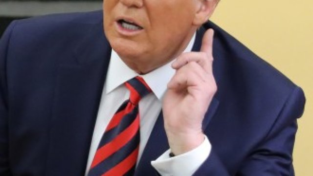 <p>
	Американският президент Доналд Тръмп говори пред репортери по време на срещата си със Скот Морисън в Белия дом. <em>Снимка: Ройтерс</em></p>
