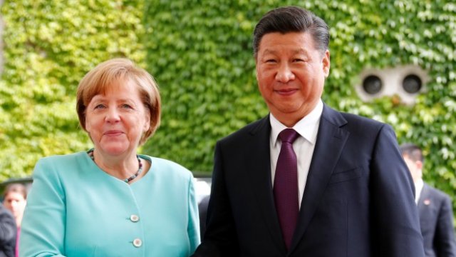 <p>
	Германският канцлер Ангела Меркел и китайският държавен глава Си Дзинпин. <em>Снимка: Ройтерс</em></p>
