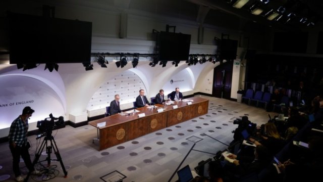 С колко гласа АЦБ повиши основния лихвен процент на 1%?