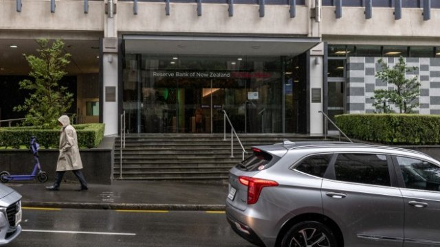 <p>
	Сградата на централната банка на Нова Зеландия. <em>Снимка: Birgit Krippner/Bloomberg</em></p>
