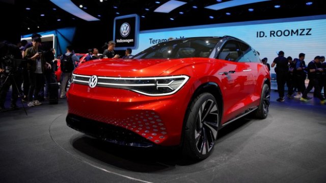 <p>
	Концептуалният SUV на Volkswagen<em>&nbsp;</em>ID. ROOMZZ.<em>&nbsp;Снимка: Ройтерс</em></p>
