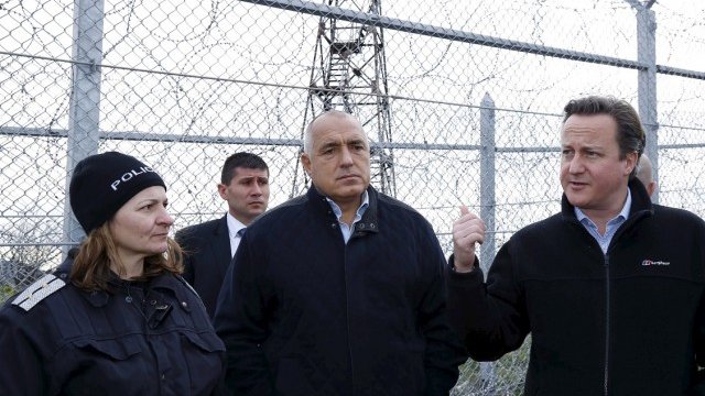 <p>
	И британският премиер Дейвид Камерън дойде на посещение и се увери как България охранява границите на ЕС. <em>Снимка: Ройтерс</em></p>
