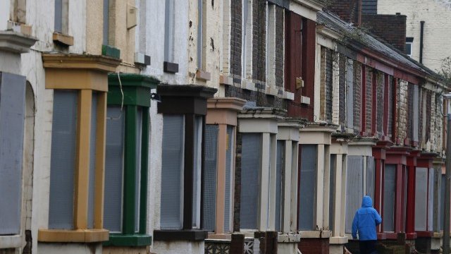 <p>
	Част от запустелите имоти, предлагани за продажба за 1 паунд. <em>Снимка: архив Ройтерс</em></p>
