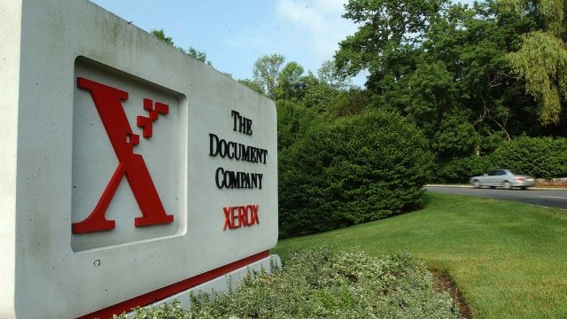 <p>
	Входът към централния офис на Xerox в Стамфорд, Кънектикът. <em>Снимка: Ройтерс</em></p>
