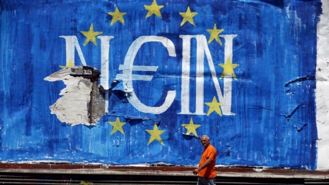 <p>
	Атина в драматичното лято на 2015 г. <em>Снимка: Архив Ройтерс</em></p>
