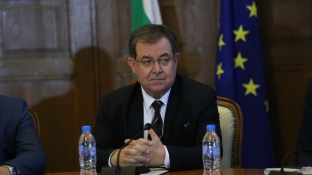<p>
	Служебният министър на земеделието, храните и горите проф. д-р Христо Бозуков. <em>Снимка: БГНЕС</em></p>
