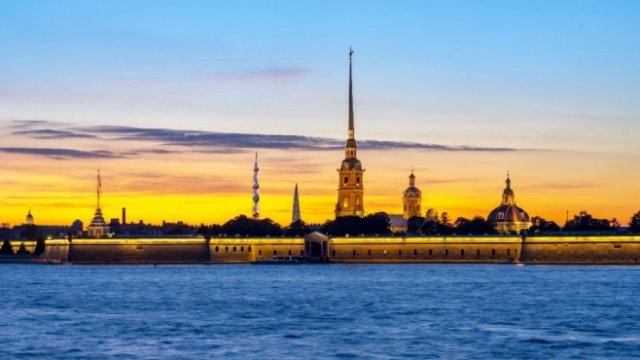 <p>
	<em>&quot;Лахте Център&quot;. В дъното се вижда и проекта за небостъргач на &quot;Газпром&quot;. Източник: &quot;Газпром&quot;</em></p>
