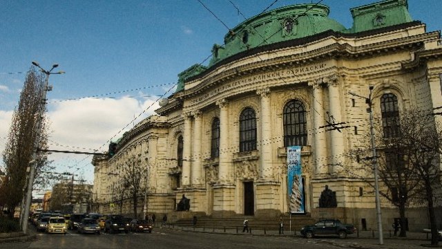 <p>
	<em>Софийският университет е една от красивите стари сгради в София. Снимка: ЕК</em></p>

