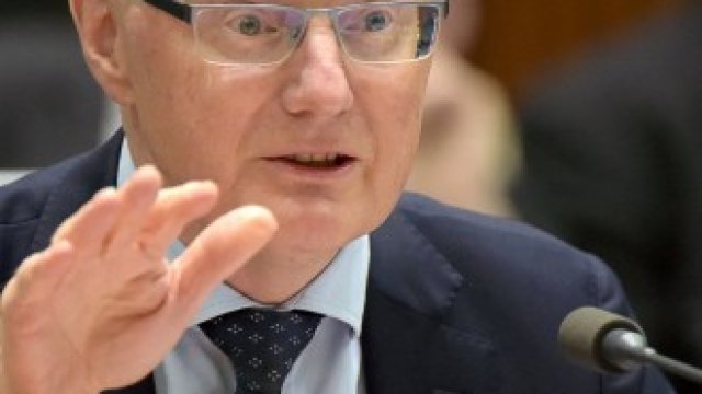 <p>
	<em>Филип Лоу, иправител на Австралийската централна банка. Снимка: Bloomberg</em></p>
