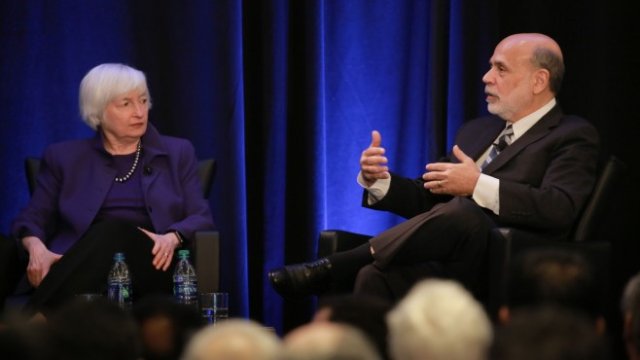 <p>
	Йелън и Бернанке. <em>Снимка: Bloomberg</em></p>
