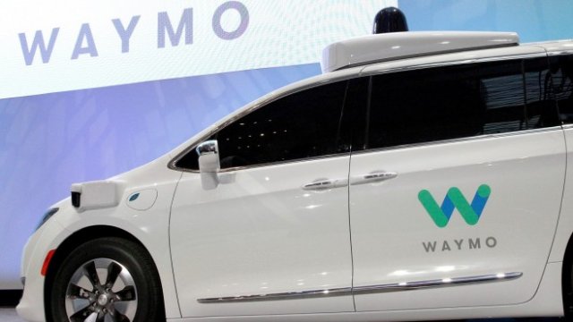 <p>
	<em>Waymo, подразделението за автономно управление на Google, има най-много навъртени тестови километри в Калифорния. Снимка: Ройтерс</em></p>
