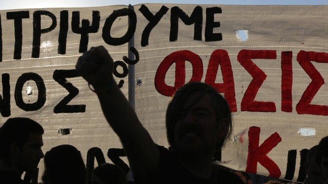 <p>
	&bdquo;Златна зора&quot; има 18 от общо 300 депутати в парламента и доста поддръжници по улиците. <em>Снимка: Ройтерс</em></p>
