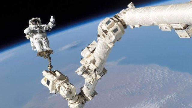 <p>
	Астронавтите ще могат сами да правят детайли и инструменти, необходими за работата им на космическата станция. <em>Снимка: Ройтерс</em></p>
