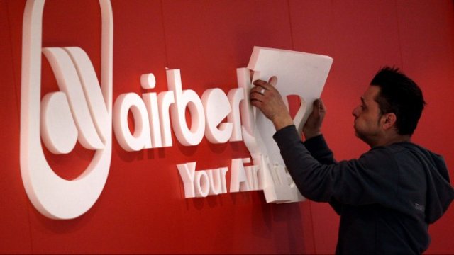 <p>
	Втората по големина германска авиокомпания подаде във вторник документи по процедурата за обявяване на неплатежоспособност. <em>Снимка: Ройтерс</em></p>
