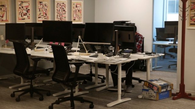 <p>
	Офисът на&nbsp;Cambridge Analytica изглежда празен. <em>Снимка: Ройтерс</em></p>
