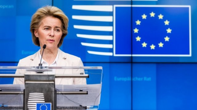 <p>
	<em>Урсула фон дер Лайен. Снимка:&nbsp;Geert Van den Wijngaert, Bloomberg</em></p>
