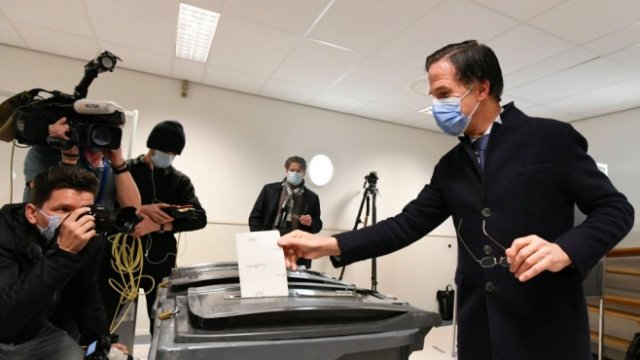 <p>
	<em>Марк Рюте гласува в сряда. Снимка: Getty</em></p>
