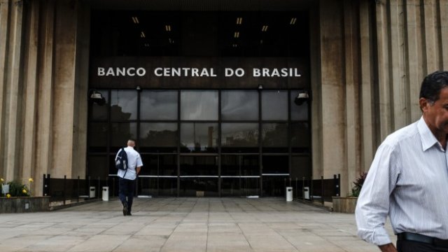 <p>
	Сградата на бразилската централна банка. <em>Снимка:&nbsp;Gustavo Gomes/Bloomberg</em></p>
