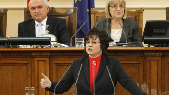 <p>
	Нинова по време на дебата. <em>Снимка: Олег Попов, Investor Media Group</em></p>
