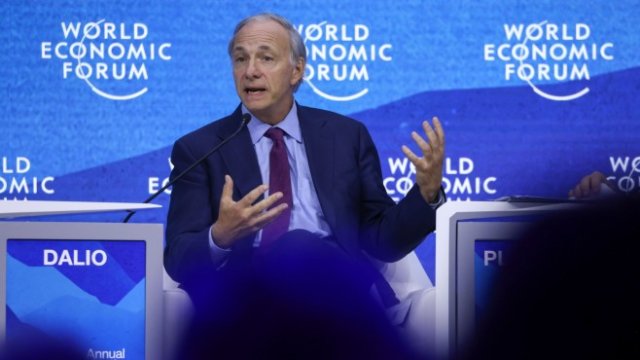 <p>
	Рей Далио. <em>Снимка: Hollie Adams/Bloomberg</em></p>
