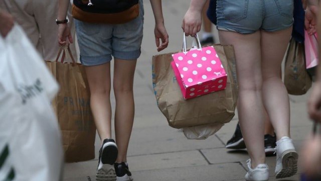 <p>
	Ръстът на разходите на домакинствата също се забавя през второто тримесечие, износът и вносът обаче растат. <em>Снимка: архив, Ройтерс</em></p>
