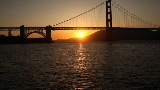 <p>
	Луксозната къща има изглед към невероятния Голдън Гейт Бридж в Сан Франциско. Снимка:<em>Ройтерс</em></p>
