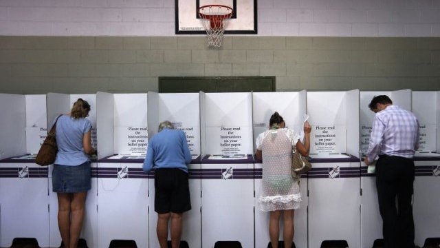 <p>
	Лейбъристите отблъснаха гласоподавателите заради политическата нестабилност и провала им при овладяването на икономическите проблеми. <em>Снимка: Ройтерс</em></p>
