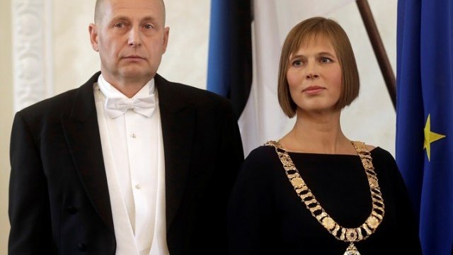 <p>
	Керсти Калюлайд заедно със съпруга си Георги-Рене Максимовски.<em> Снимка: Ройтерс</em></p>
